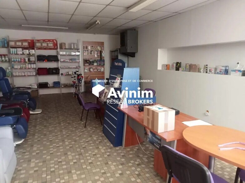 Retail in Ibos for lease - Interior Photo - Image 2 of 2