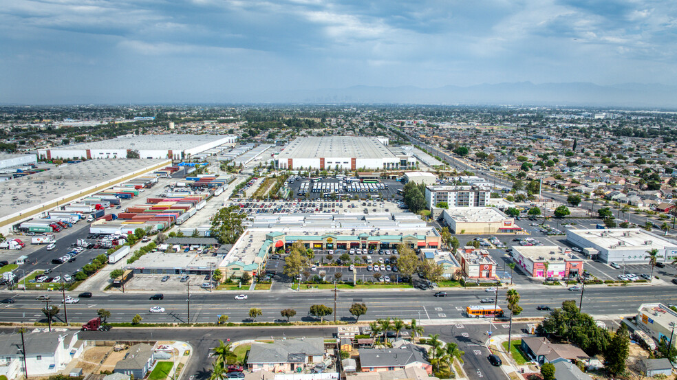 Rosecrans Crossing portfolio of 3 properties for sale on LoopNet.com - Building Photo - Image 3 of 6