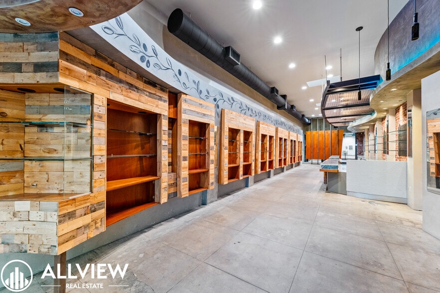 263 Forest Ave, Laguna Beach, CA for lease - Interior Photo - Image 3 of 21