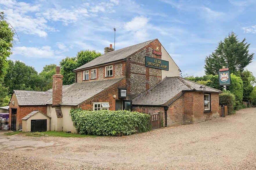 The Cmn, High Wycombe for sale - Primary Photo - Image 1 of 6