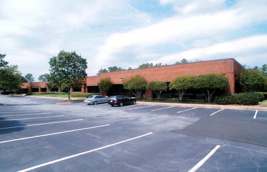 3100 Medlock Bridge Rd, Peachtree Corners, GA for lease - Building Photo - Image 1 of 4