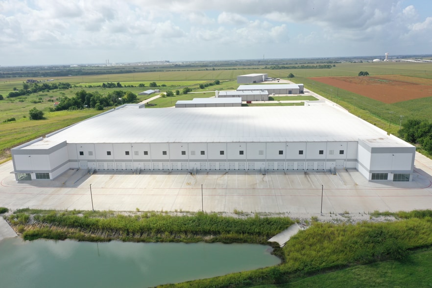 370 BFG 9000 Way, Taylor, TX for lease - Building Photo - Image 2 of 14