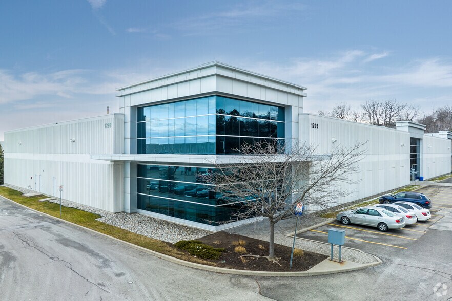 1293 N Service Rd E, Oakville, ON for lease - Primary Photo - Image 1 of 4