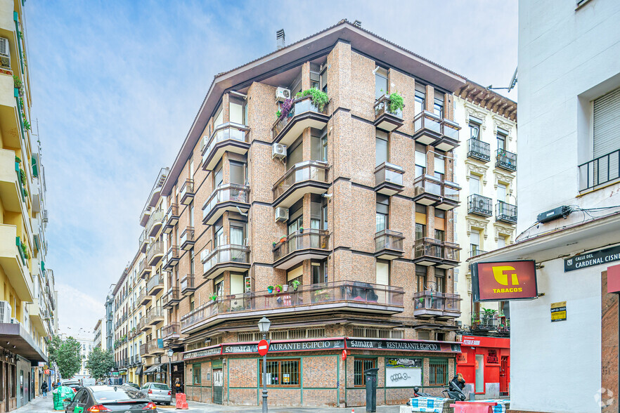 Retail in Madrid, MAD for lease - Building Photo - Image 2 of 2