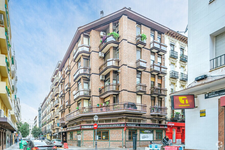 Retail in Madrid, Madrid for lease - Building Photo - Image 2 of 2
