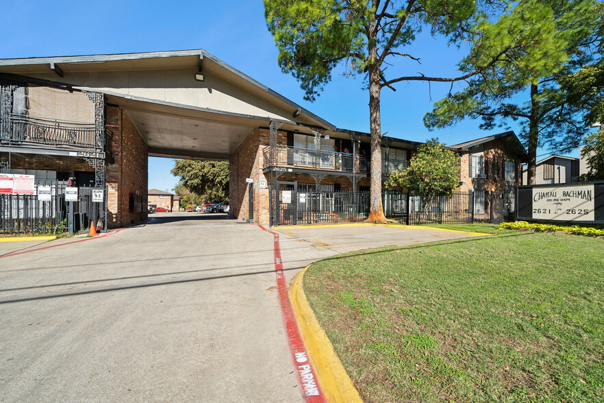 2621-2625 Webb Chapel Ext, Dallas, TX for sale - Building Photo - Image 2 of 43