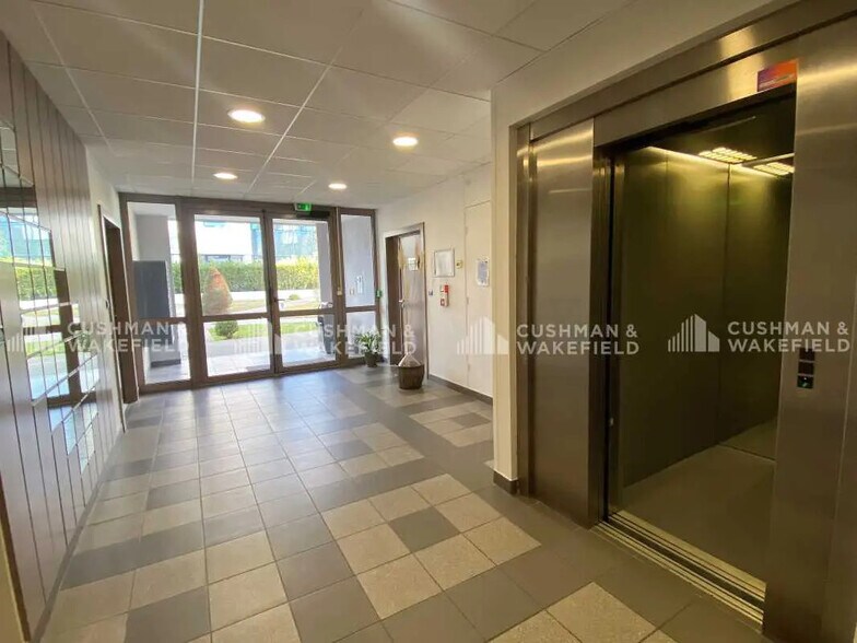 1 Rue Mahatma Gandhi, Aix-en-Provence for lease - Lobby - Image 2 of 5