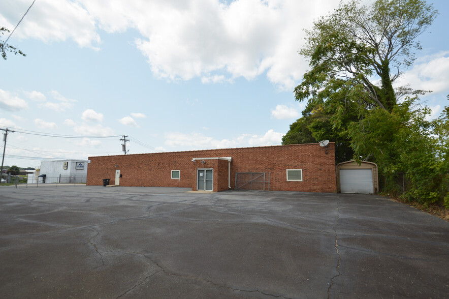 1023 Chestnut St, Winston-Salem, NC for lease - Building Photo - Image 1 of 7