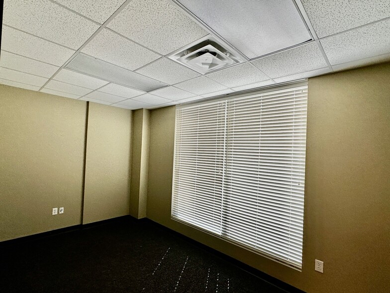 11010 Coachlight Rd, San Antonio, TX 78216 - The Gilliam Building | LoopNet