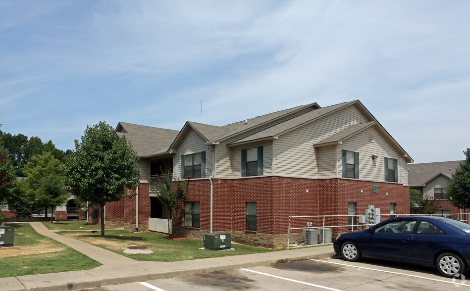 1636 Raymond Rd, Jackson, MS for sale - Building Photo - Image 1 of 1