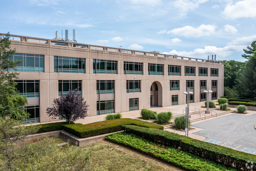 50 Technology Dr, Westminster, MA for lease - Primary Photo - Image 1 of 8