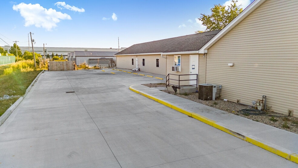 925 Hendricks Dr, Lebanon, IN for sale - Building Photo - Image 2 of 49