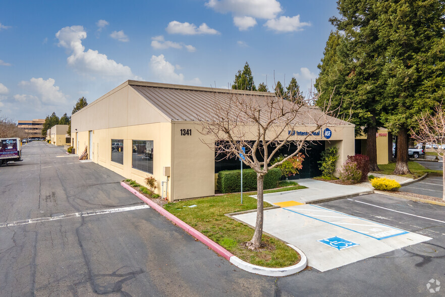 1341-1353 Redwood Way, Petaluma, CA for lease - Building Photo - Image 1 of 7