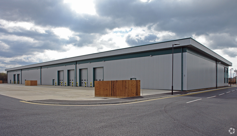 Coldharbour Way, Aylesbury for lease - Building Photo - Image 3 of 3