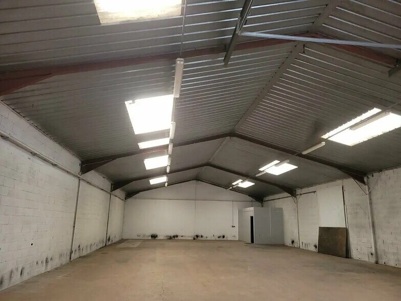 Industrial in Trévoux for lease - Interior Photo - Image 3 of 5