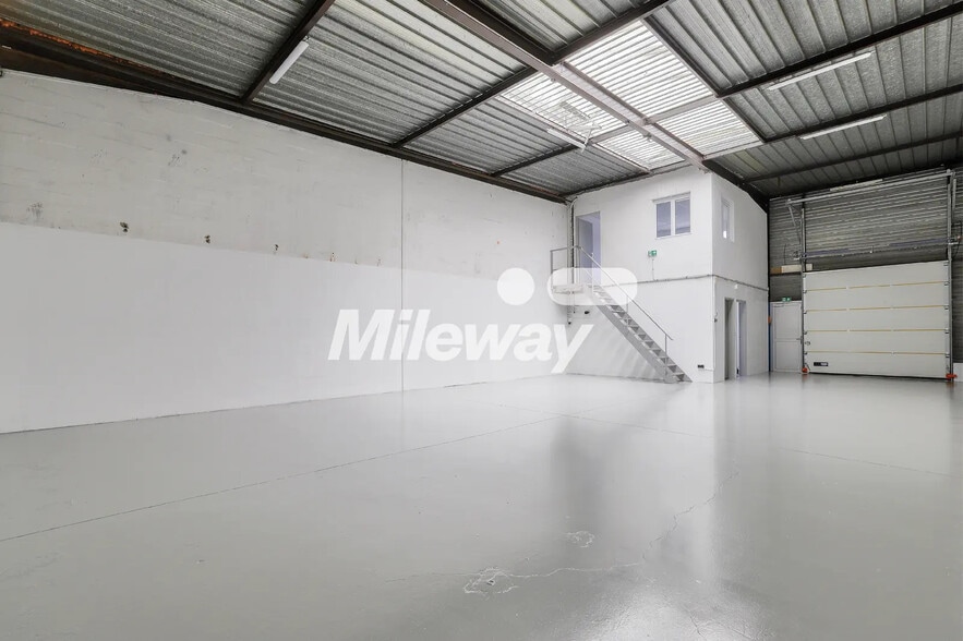 19 Rue Du Compas, SAINT-OUEN-L'AUMONE for lease - Building Photo - Image 1 of 8