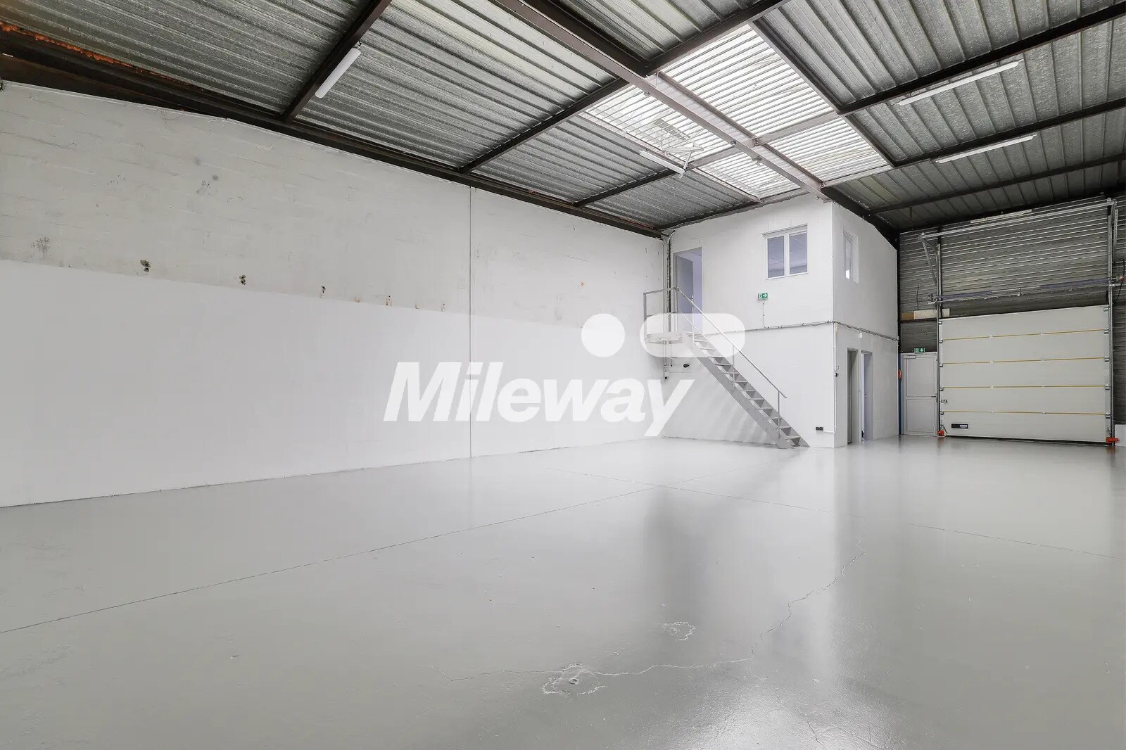 19 Rue Du Compas, SAINT-OUEN-L'AUMONE for lease Building Photo- Image 1 of 9