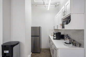 242-252 W 36th St, New York, NY for lease Interior Photo- Image 2 of 5