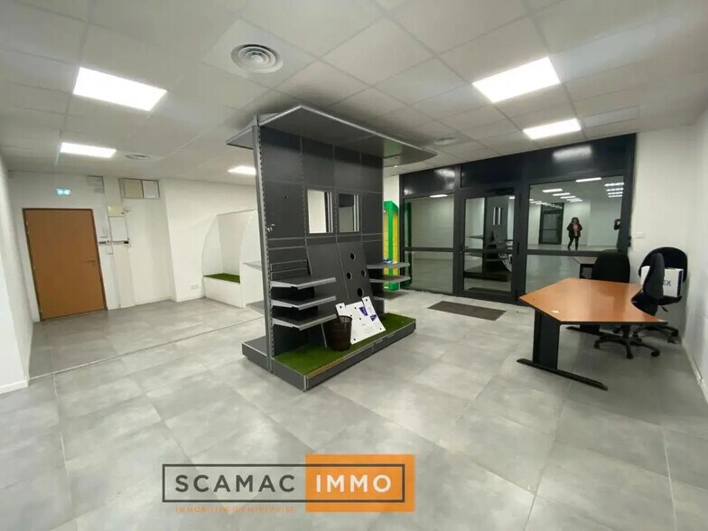 Retail in Aix-en-Provence for lease - Building Photo - Image 2 of 4