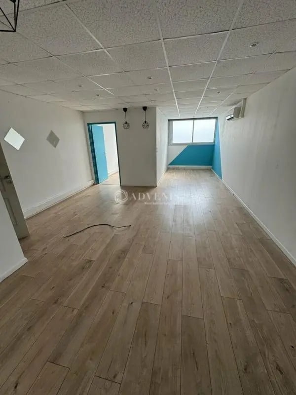 Retail in Juvignac for lease Interior Photo- Image 1 of 9