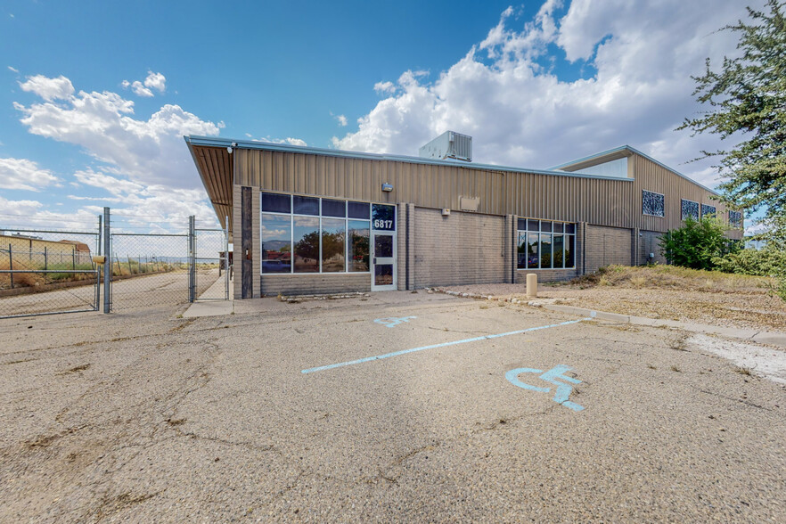 6817 Academy Parkway West NE, Albuquerque, NM for lease - Building Photo - Image 2 of 27