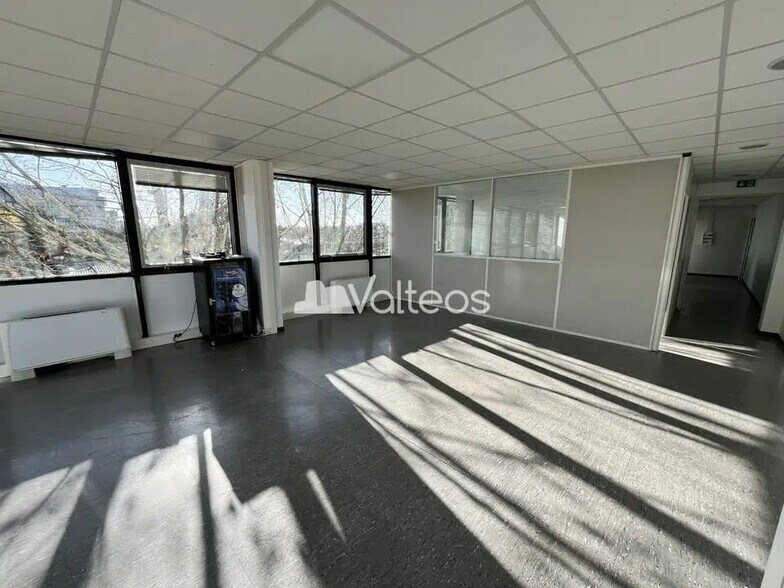 644 Avenue L'Occitane, Labège for lease - Interior Photo - Image 3 of 7