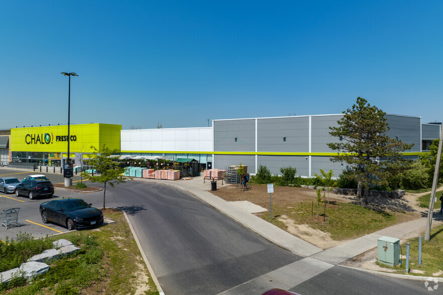 7205 Goreway Dr, Mississauga, ON for lease - Building Photo - Image 3 of 6