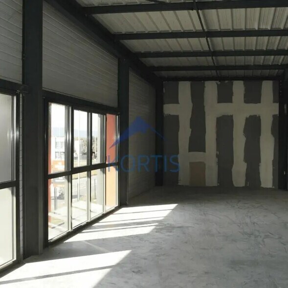 Office in Arnas for lease - Interior Photo - Image 3 of 3