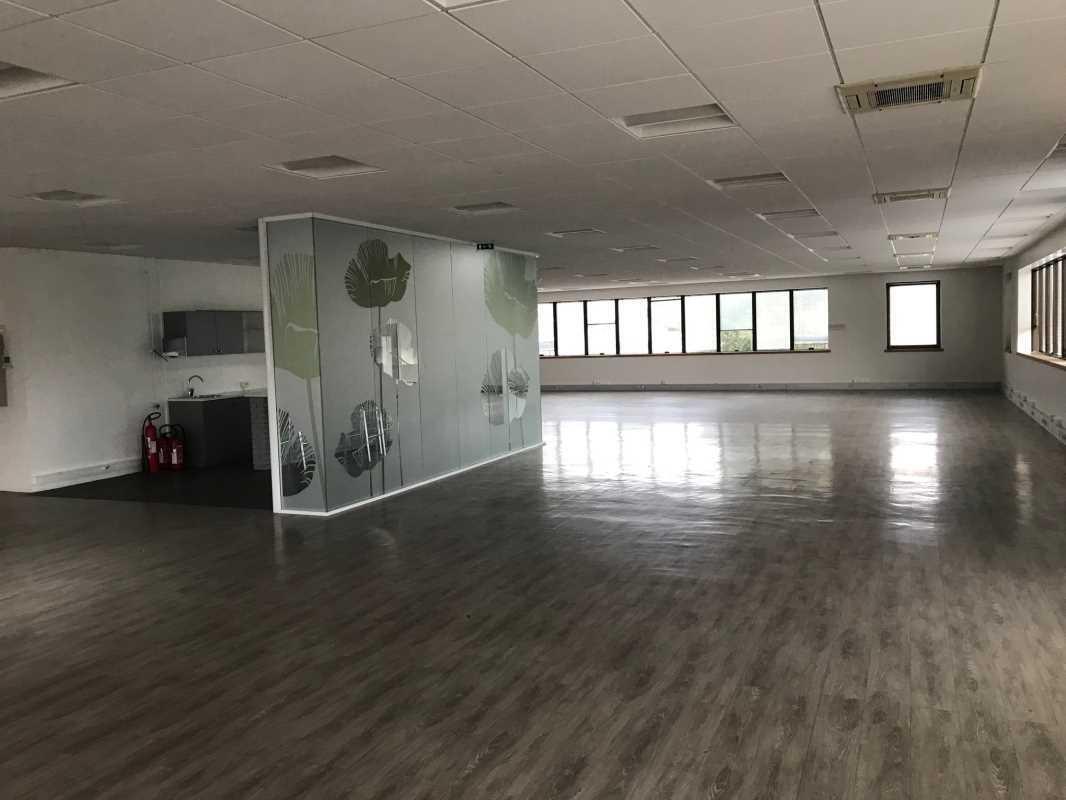 21 Rue Albert Calmette, Jouy-en-Josas for lease Interior Photo- Image 1 of 6