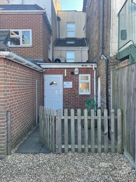 187 Lynchford Rd, Farnborough for sale - Building Photo - Image 2 of 3