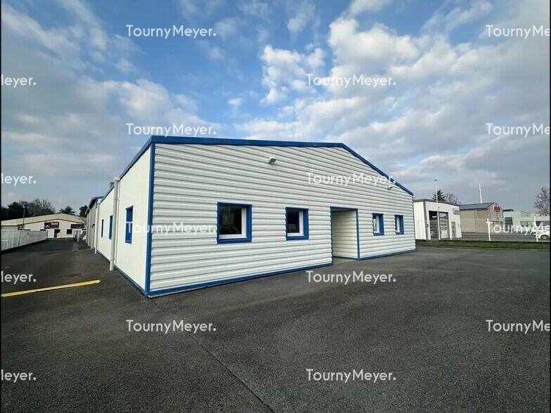 Office in Basse-Goulaine for lease - Building Photo - Image 1 of 4