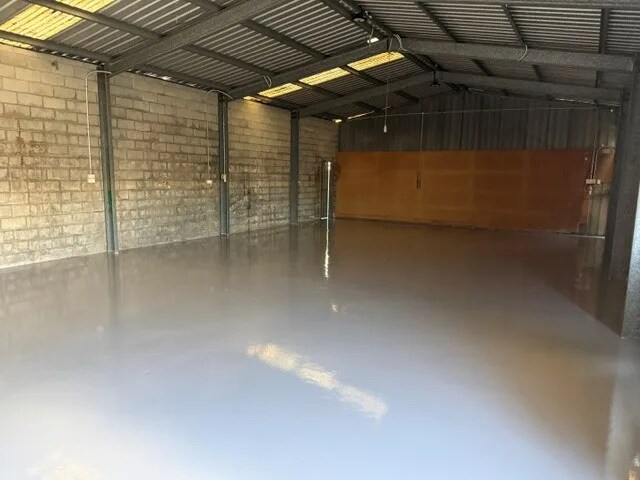 663 A Pine Ridge Rd, Biggera Waters for lease Interior Photo- Image 1 of 3