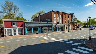 25-27 E Main St, Searsport ME - Airbnb Property