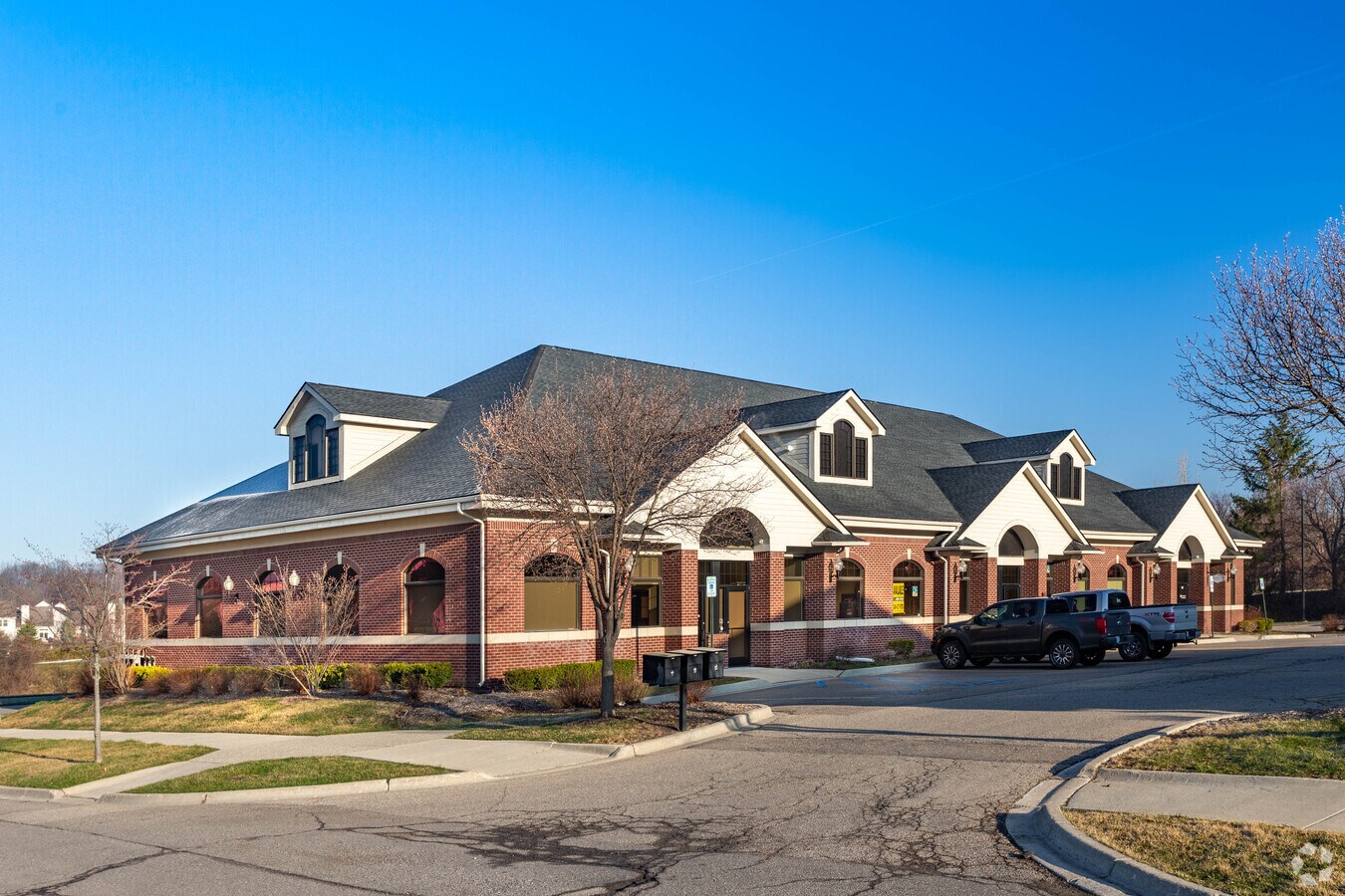 6548 Town Center Dr, Independence Township, MI 48346