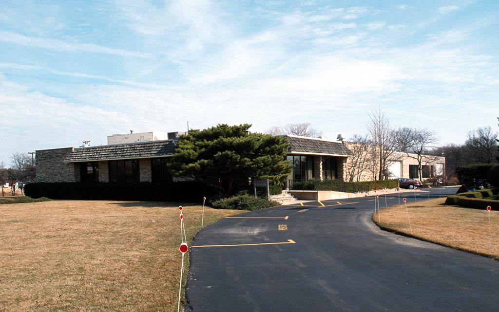 2051 Waukegan Rd, Bannockburn, IL for sale Primary Photo- Image 1 of 1