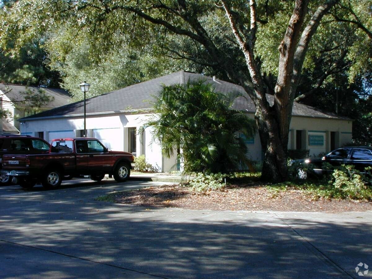 320 W Bearss Ave, Tampa, FL 33613