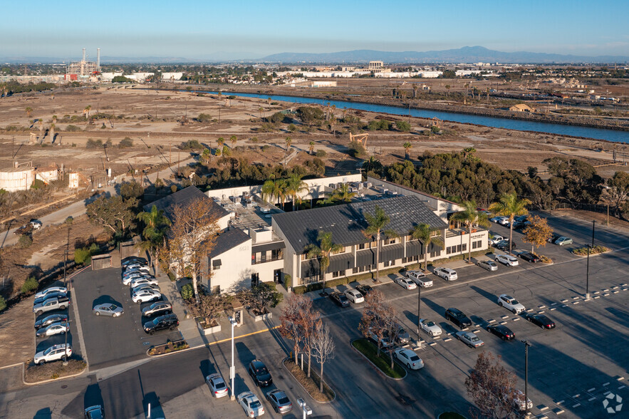 6615 E Pacific Coast Hwy, Long Beach, CA for lease - Building Photo - Image 3 of 6