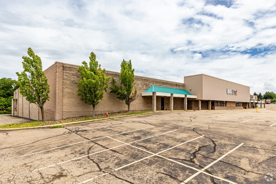 7005 Clairton Rd, West Mifflin, PA for lease - Primary Photo - Image 3 of 4
