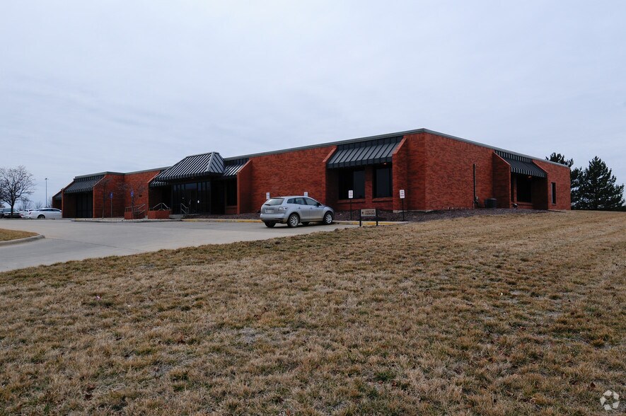 1251 SW Arrowhead Rd, Topeka, KS for sale - Primary Photo - Image 1 of 1