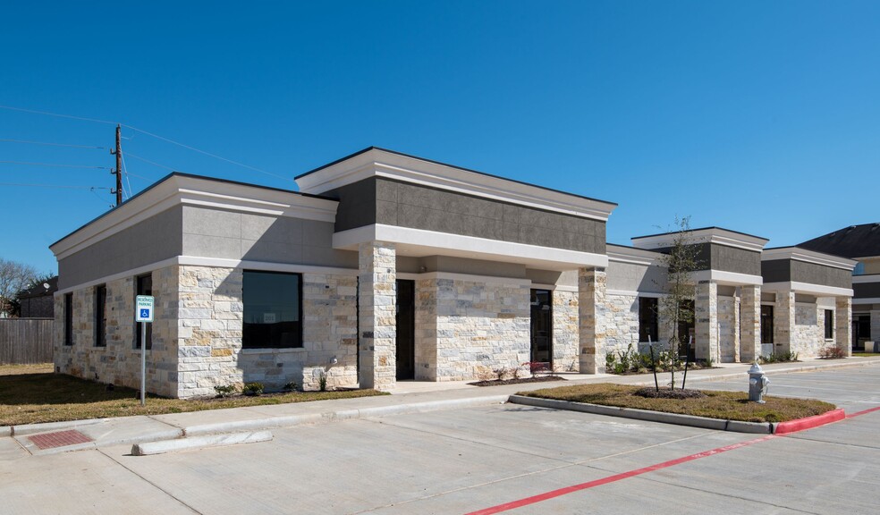 5501 Cabrera Dr, Sugar Land, TX for lease - Building Photo - Image 3 of 10