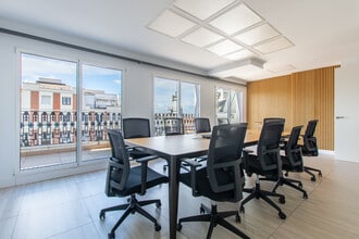 Office in Madrid, Madrid for lease Interior Photo- Image 2 of 27