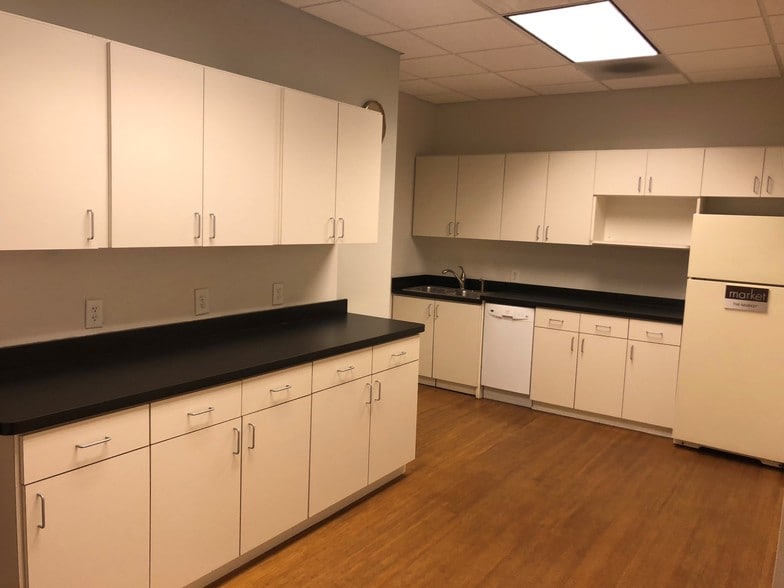 2617 Rowland Rd, Raleigh, NC for lease - Interior Photo - Image 2 of 6