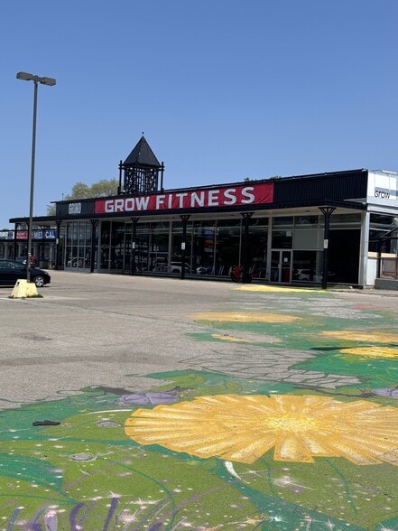 950 Albion Rd, Toronto, ON for sale - Building Photo - Image 3 of 6