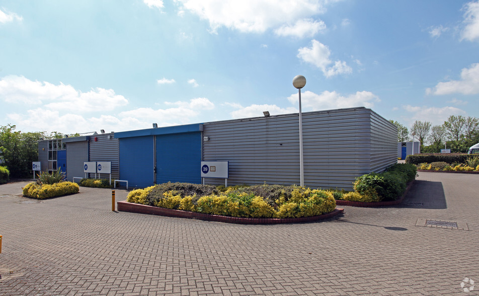 42 Carters Ln, Milton Keynes for lease - Primary Photo - Image 1 of 8