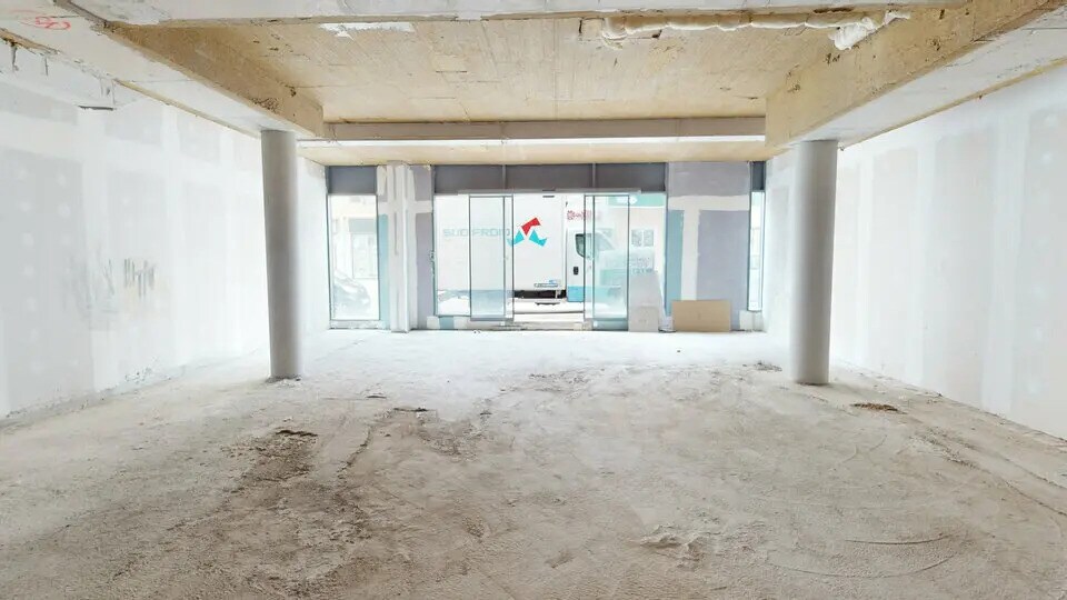 Retail in Antibes for lease - Building Photo - Image 3 of 7