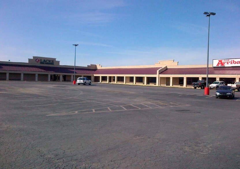 2400 Veterans Blvd, Del Rio, TX for sale - Primary Photo - Image 1 of 1