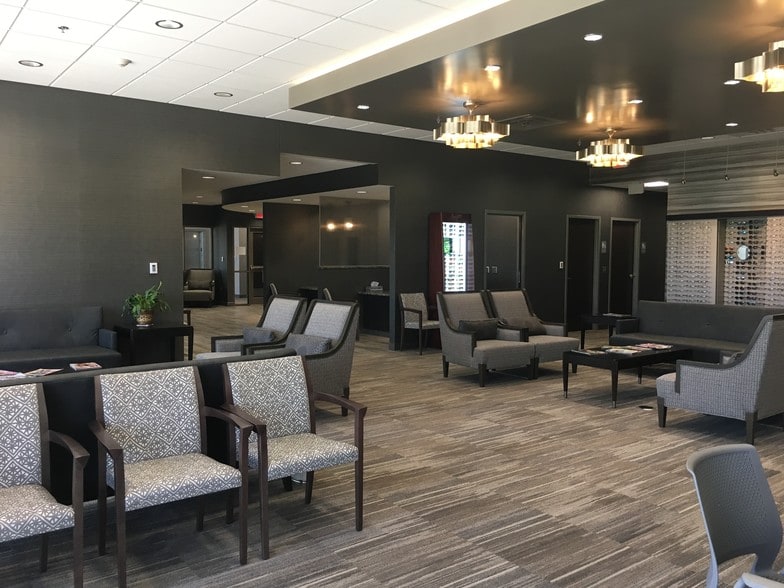 5500 Sergeant Rd, Sioux City, IA for lease - Lobby - Image 2 of 5