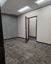 100 NE Tudor Rd, Lee's Summit, MO for lease Interior Photo- Image 2 of 4