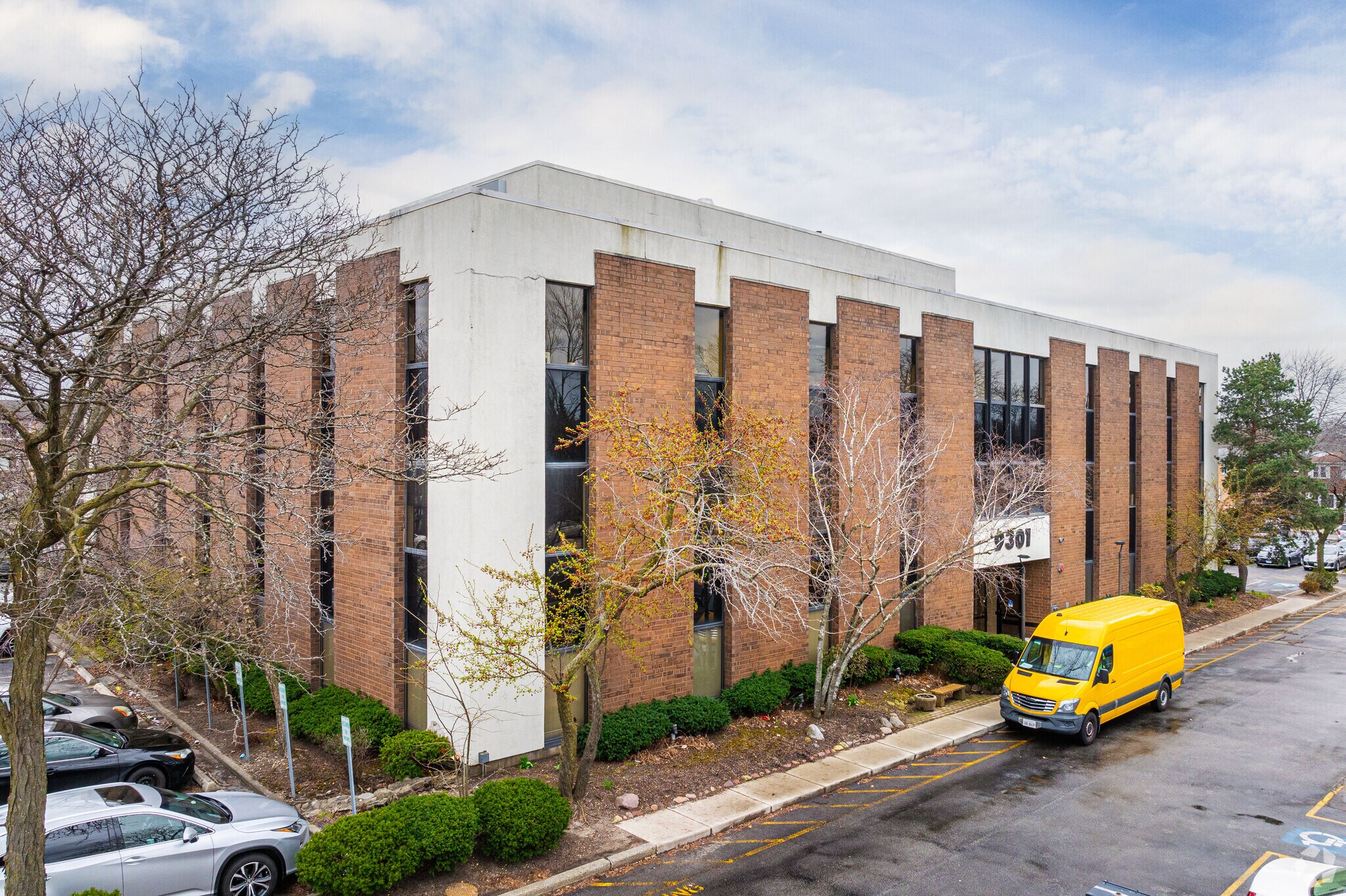 9301 Golf Rd, Des Plaines, IL for lease Building Photo- Image 1 of 14