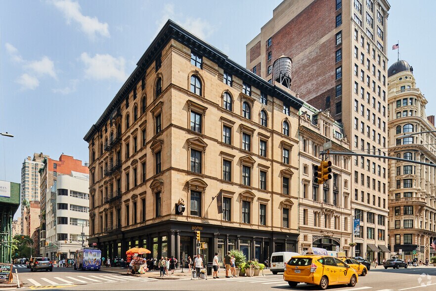 159-165 Fifth Ave, New York, NY for sale - Primary Photo - Image 1 of 1